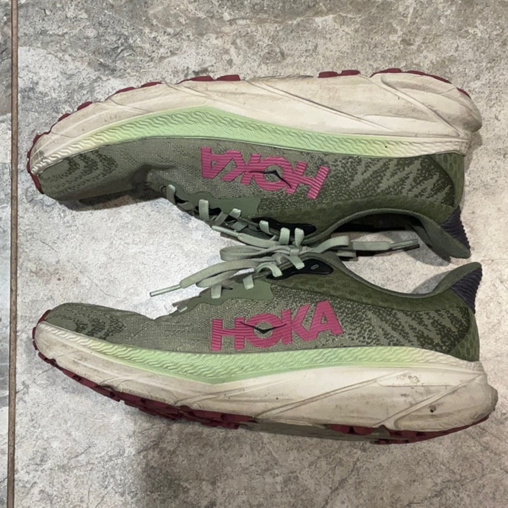 Hoka Challenger Olive and Burgundy Athletic Shoes size 11 B - Picture 3 of 4